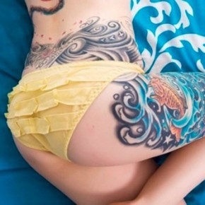 Татуировки для девушек волны