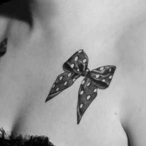 Татуировки для девушек бантики