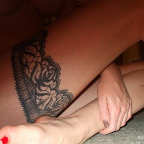 Татуировки для девушек чулки