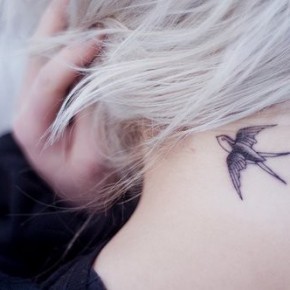 Татуировки для девушек на шее